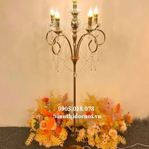 DẪN LỐI SÂN KHẤU ĐÈN CHÙM CÂY ĐỨNG