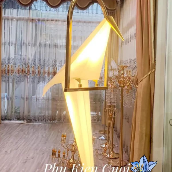 Đèn Con Vẹt Chân Đứng Và Đèn Con Vẹt Treo Tường