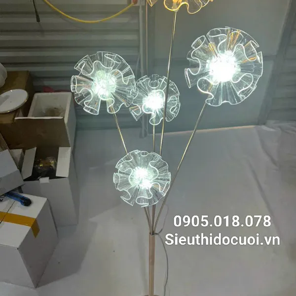 Đèn dẫn lối đám cưới hoa cẩm tú cầu