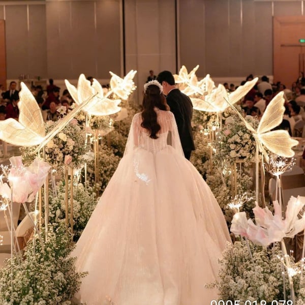 Đèn dẫn lối sân khấu đám cưới bướm led lớn