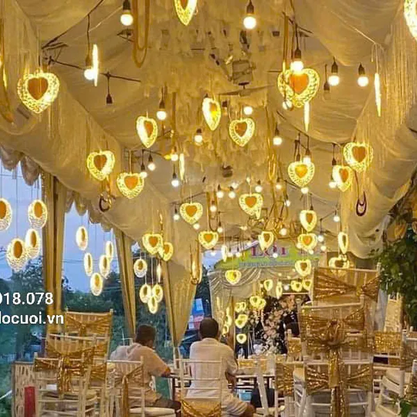 Đèn led đám cưới thả trái tim