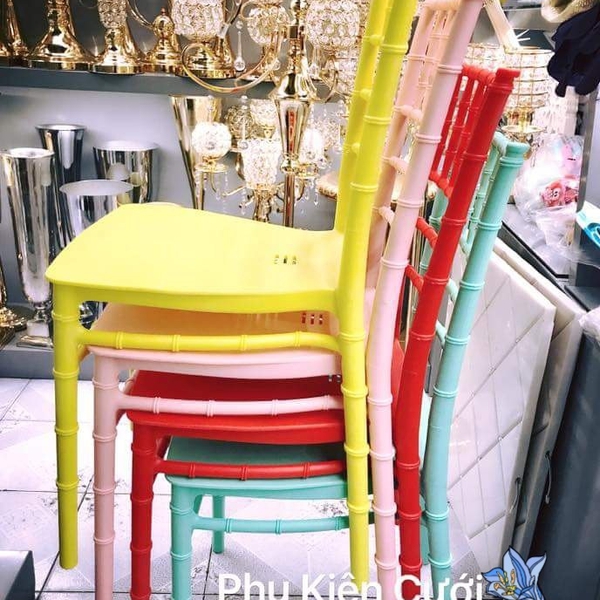 Ghế Tiffany bằng nhựa cao cấp đúc nguyên khối