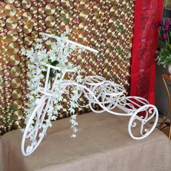 Kệ bánh kem bằng sắt nghệ thuật