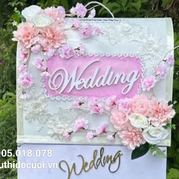 Mua thùng tiền đám cưới hình rương. LH: 0905018078