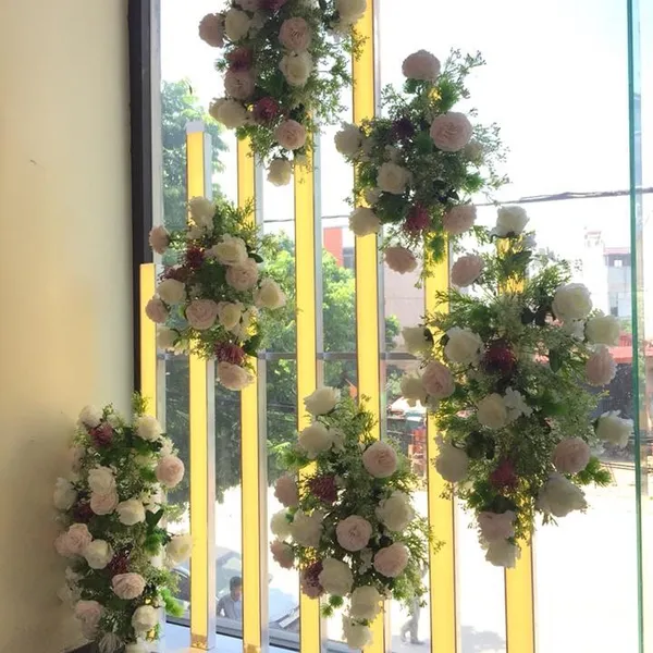 Đèn trang trí dẫn lối sân khấu đám cưới