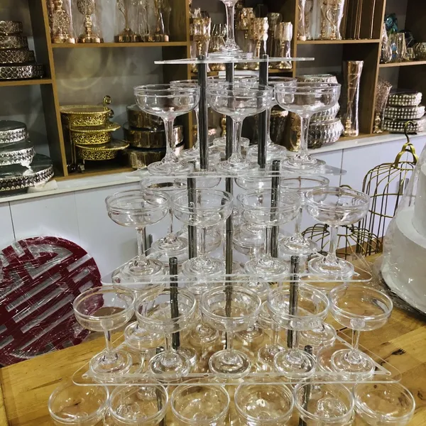 THÁP RƯỢU ĐÁM CƯỚI XẾP TẦNG HÌNH TAM GIÁC MẪU TL32