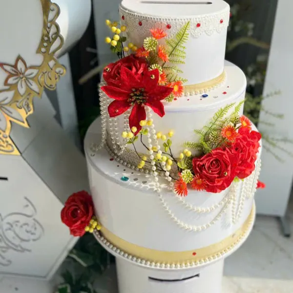 Thùng tiền đám cưới hình bánh kem