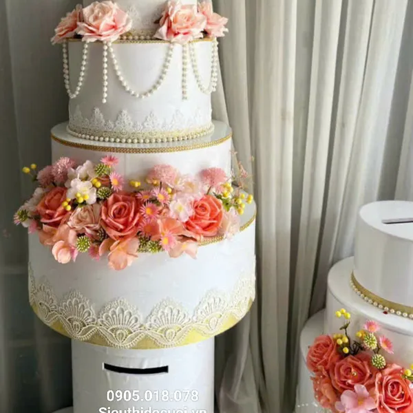 Thùng tiền đám cưới hình bánh kem