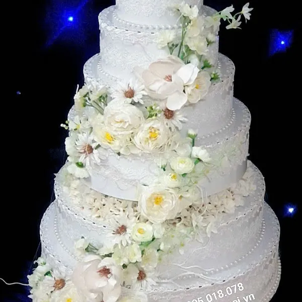 Thùng tiền đám cưới hình bánh kem