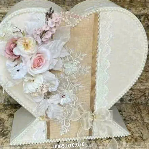 Thùng tiền đám cưới hình trái tim