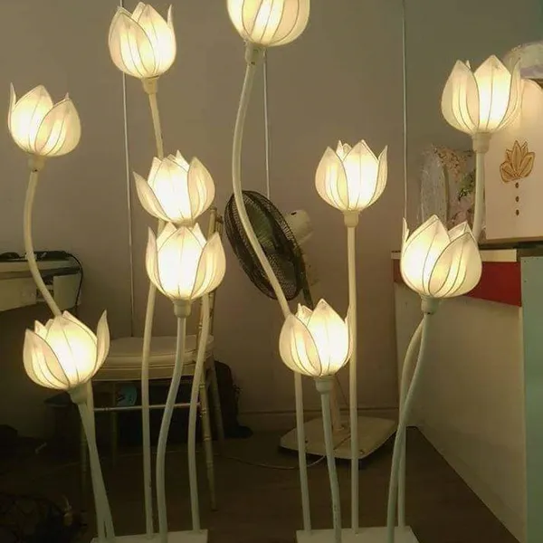 Trụ đèn dẫn lối Hoa Sen