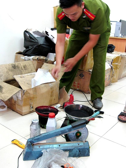 Công cụ sản xuất hộp mực máy in giả