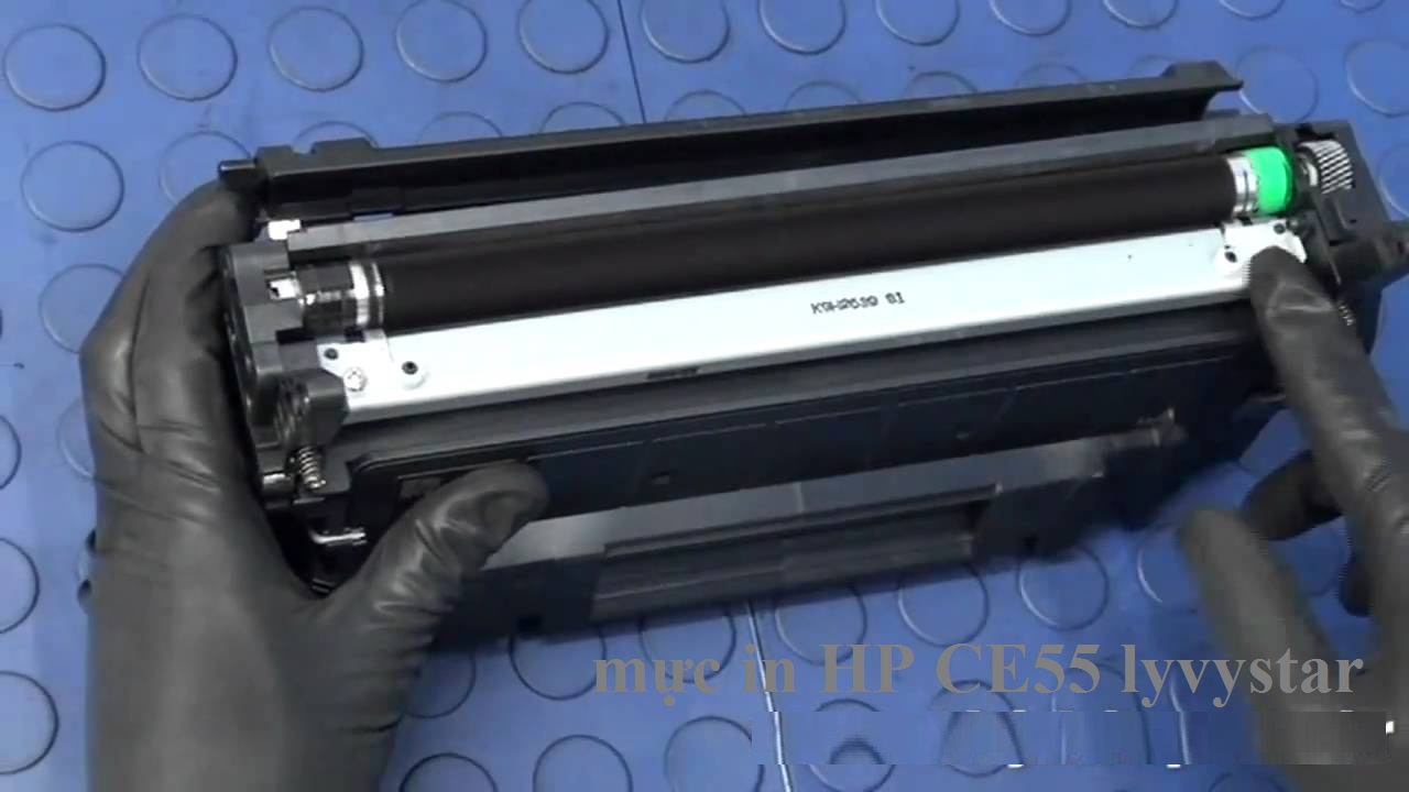 nap-muc-may-in-HP3015/3010 cua-hop-muc-ce55A