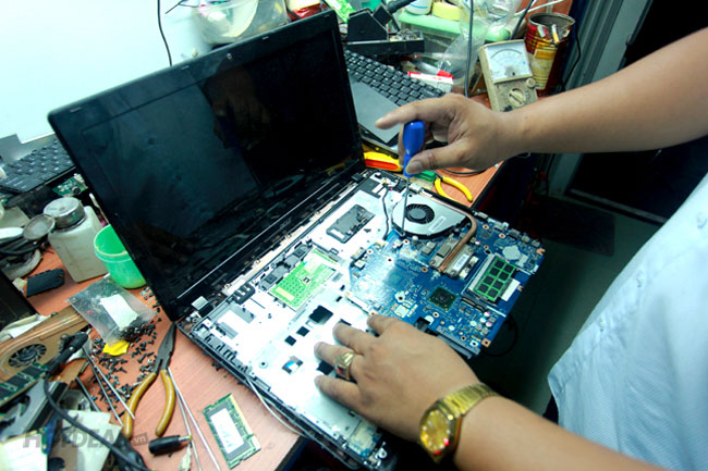 thay-main-laptop-gia-re-quan-6-hau-giang