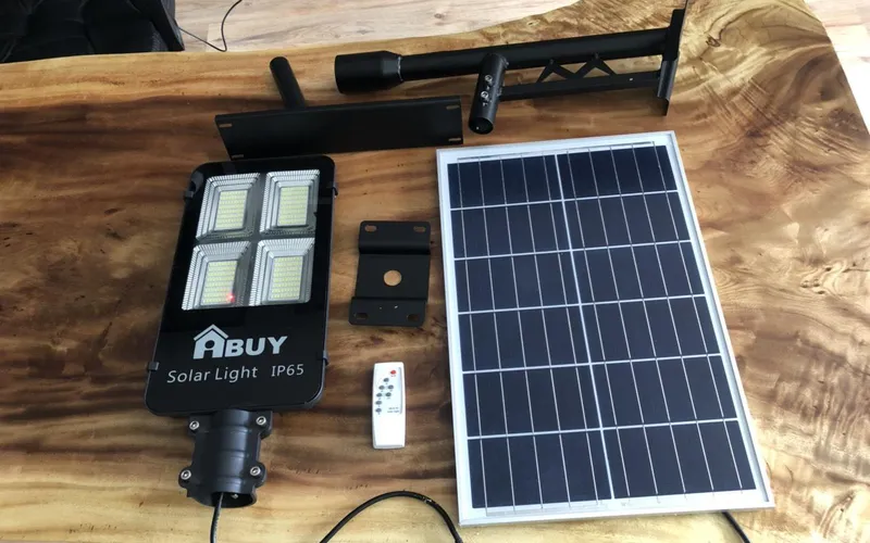 Đèn pha năng lượng mặt trời cho AO CÁ GIÁ RẺ cho  tại Đức Hòa Long An- BH 1 NĂM