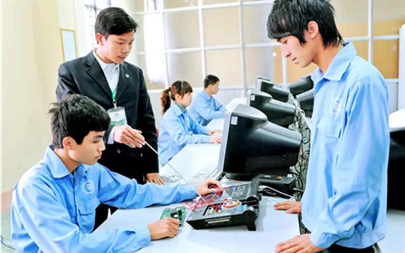 Nhận học nghề chiêu sinh sửa sữa máy tính,công nghệ thông tin,sửa máy in,nạp mực máy in tại Sài Gòn.