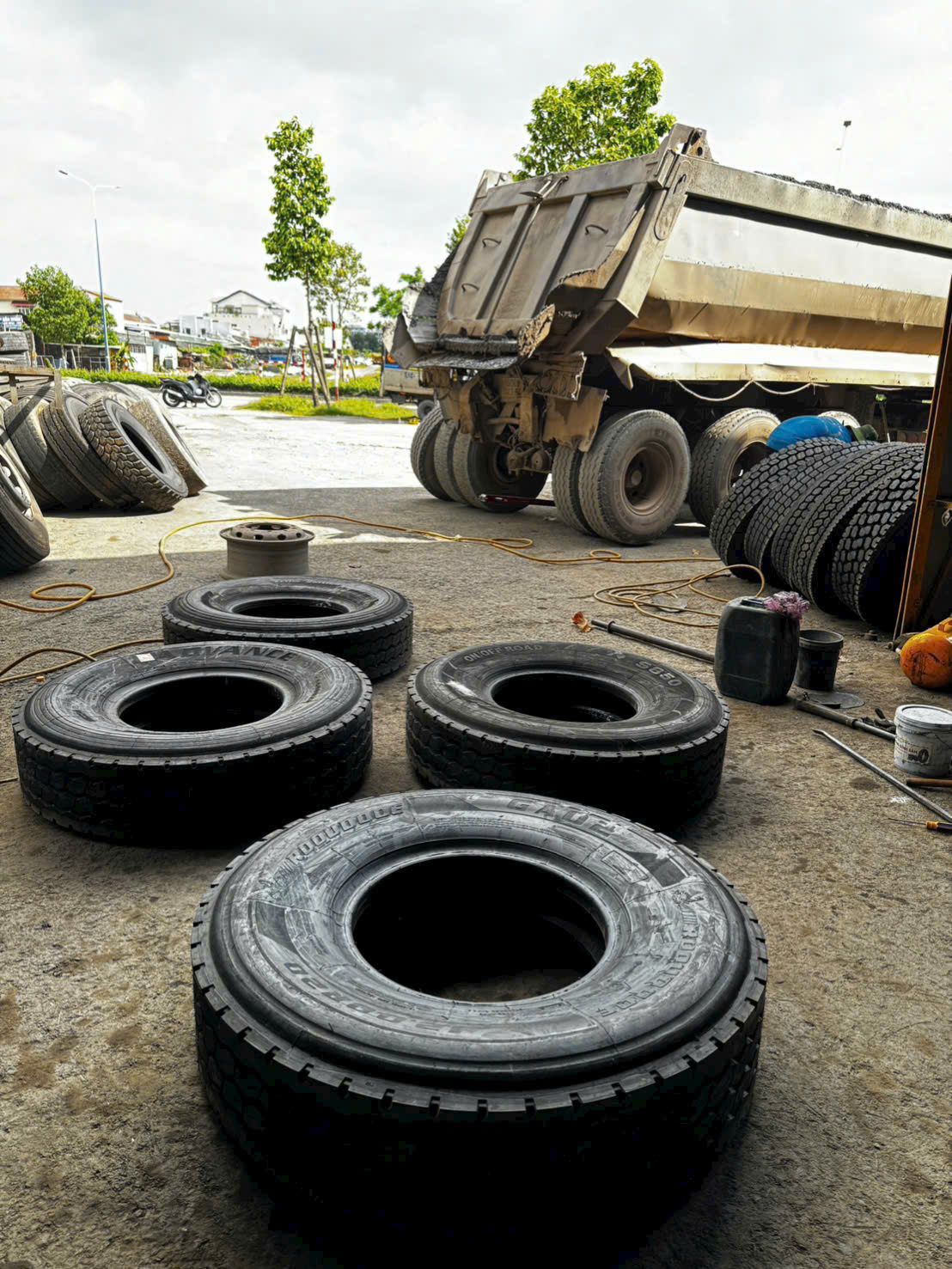 đại lý lốp xe container giá rẻ tại Đồng Nai
