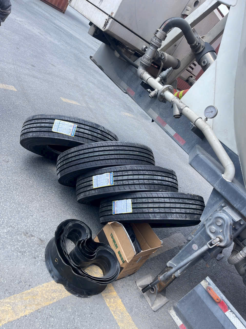 đại lý lốp xe container giá rẻ tại Đồng Nai