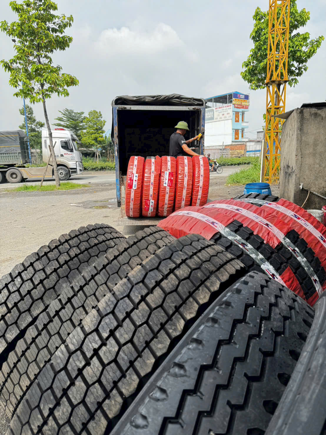 đại lý lốp xe container giá rẻ tại Đồng Nai