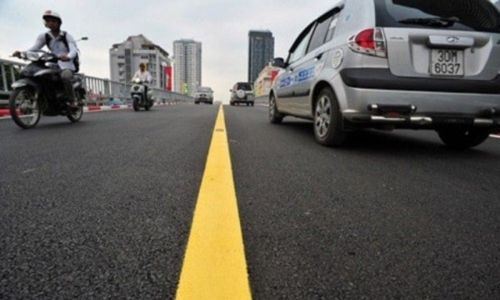 Vạch vàng nét liền