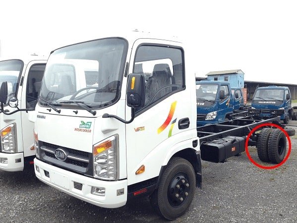 Tại sao bánh sau của xe tải lại lõm và bánh trước lại lồi