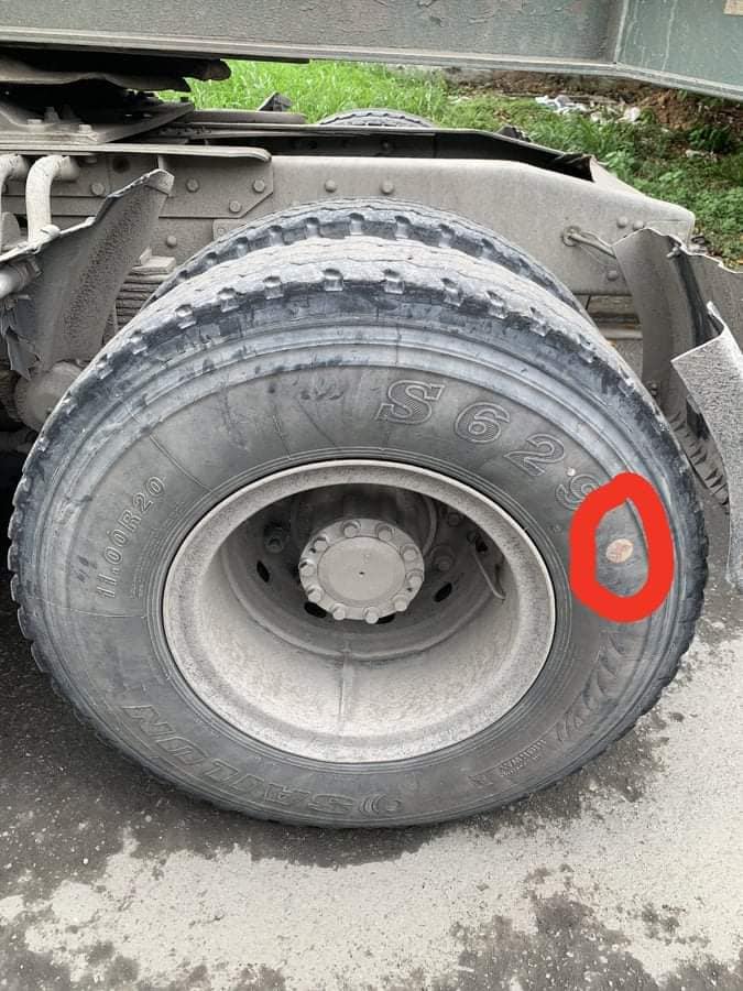 vỏ dán chạy cảng