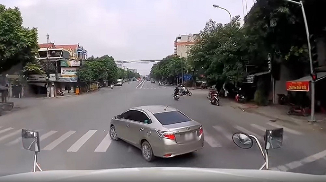 Chuyển hướng đột ngột