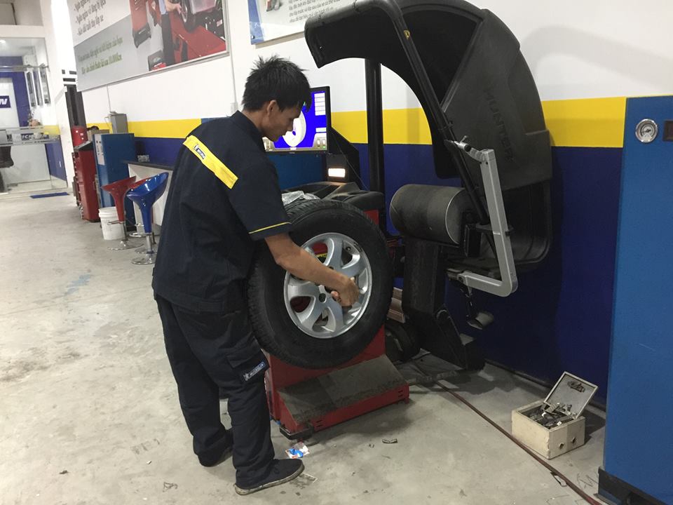 cân bằng động ô tô