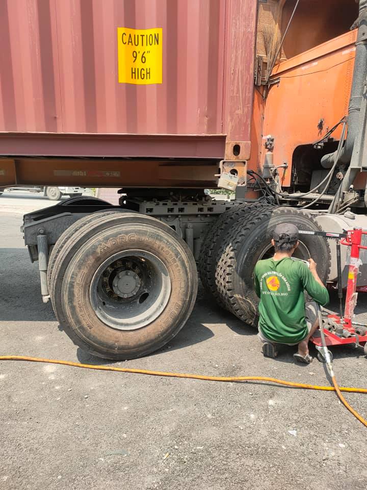 áp suất lốp container tiêu chuẩn