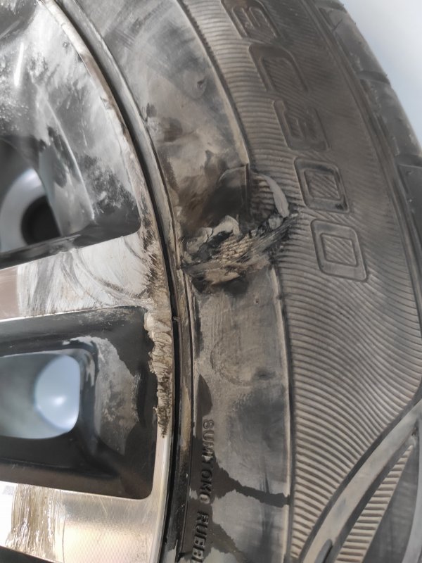 Tại sao hông lốp là nơi hư hỏng không thể sửa chữa