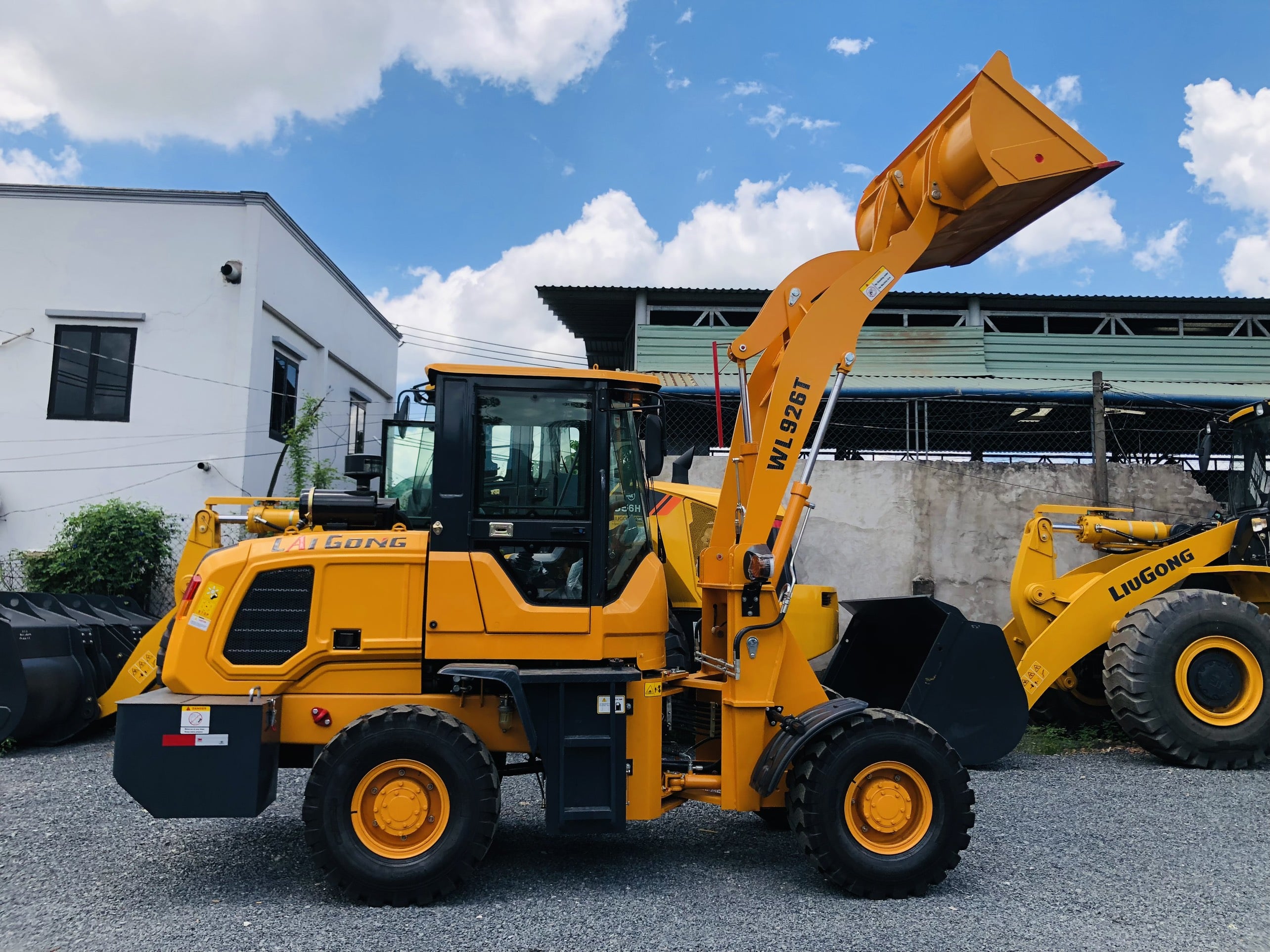 các loại máy xúc lật hiện nay