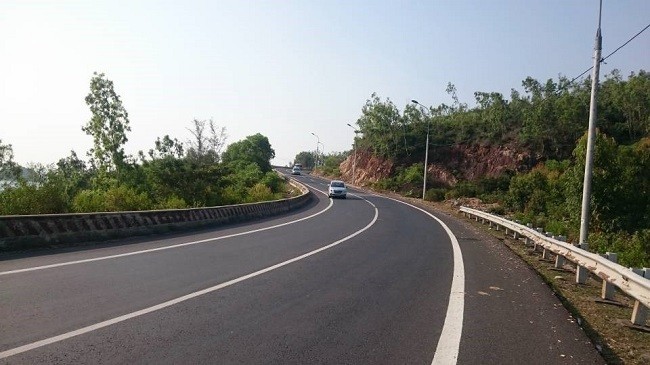 Vạch trắng nét liền