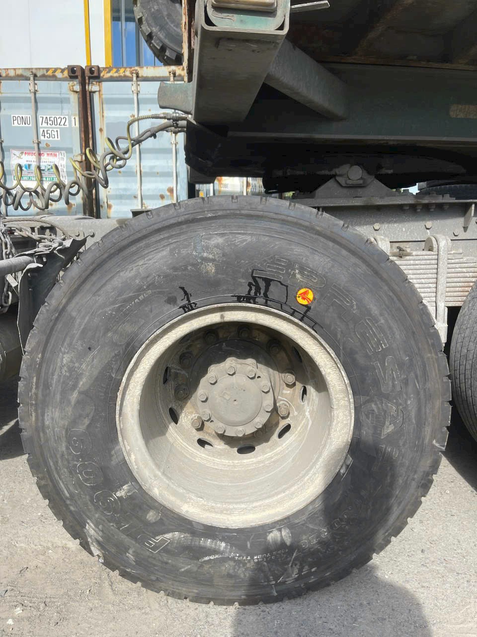 đại lý lốp dán container