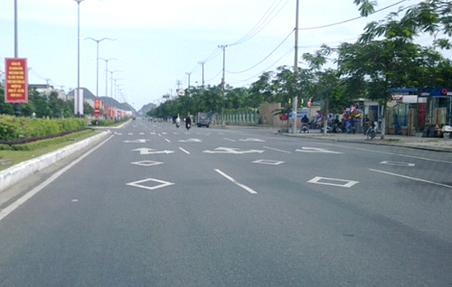 Vạch trắng hình con thoi