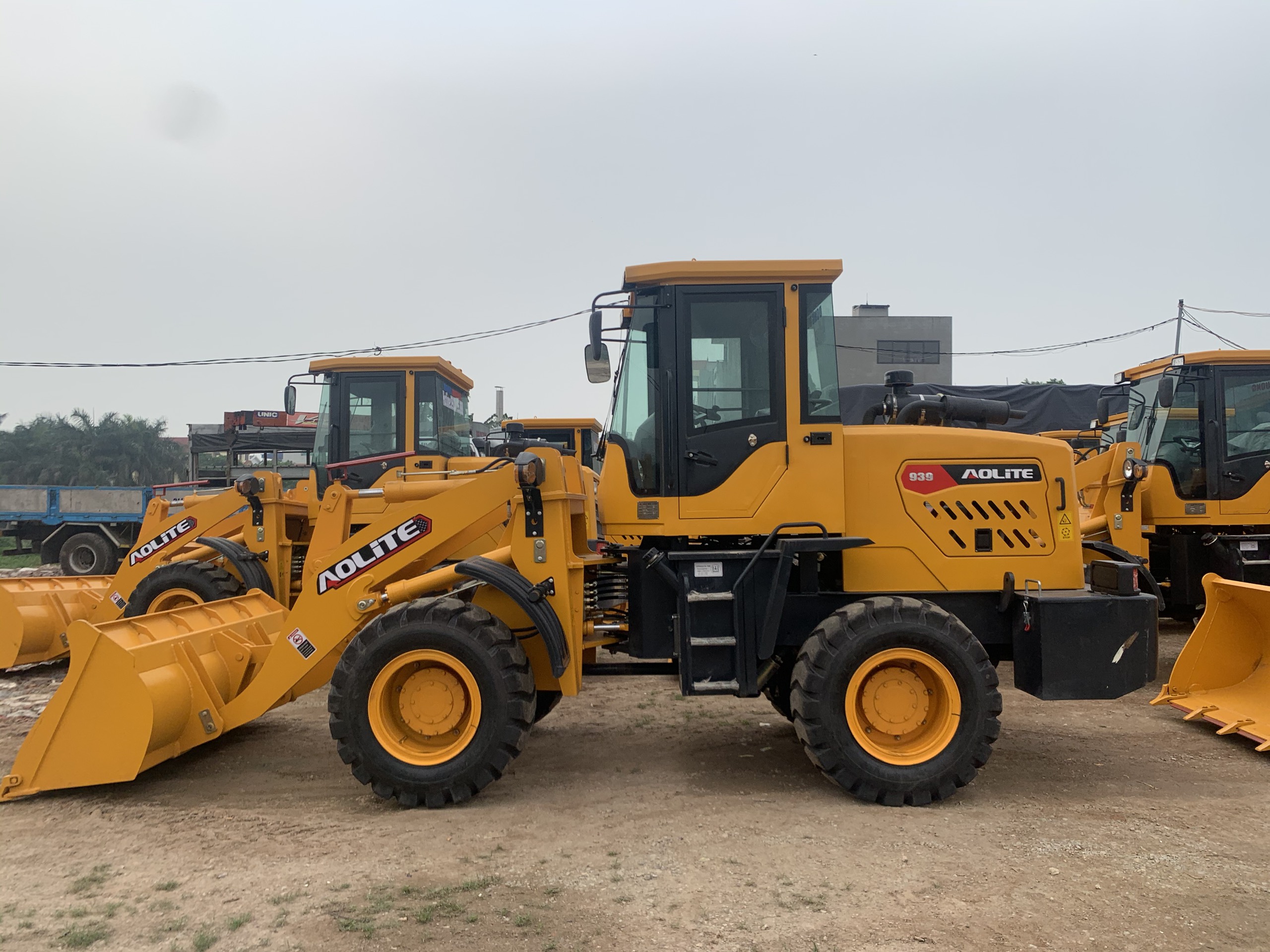 thông tin về máy xúc lật