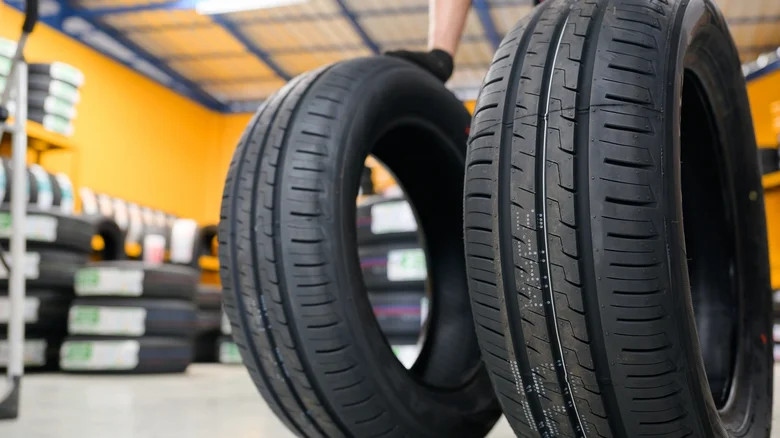 Lý do nên chọn lốp xe nhỏ khi mua ô tô mới