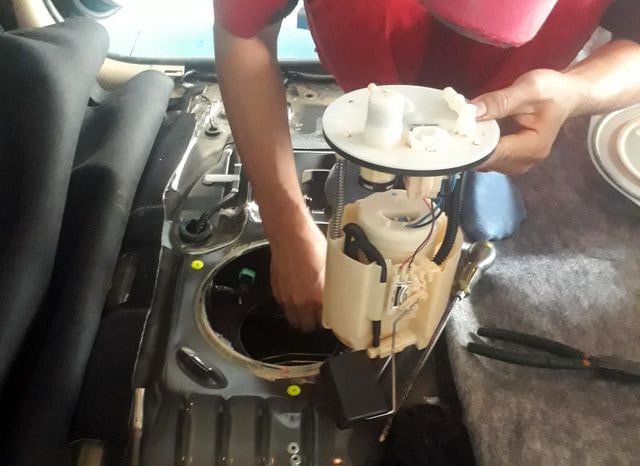 Hệ thống Rơ-le hoặc bơm xăng bị lỗi