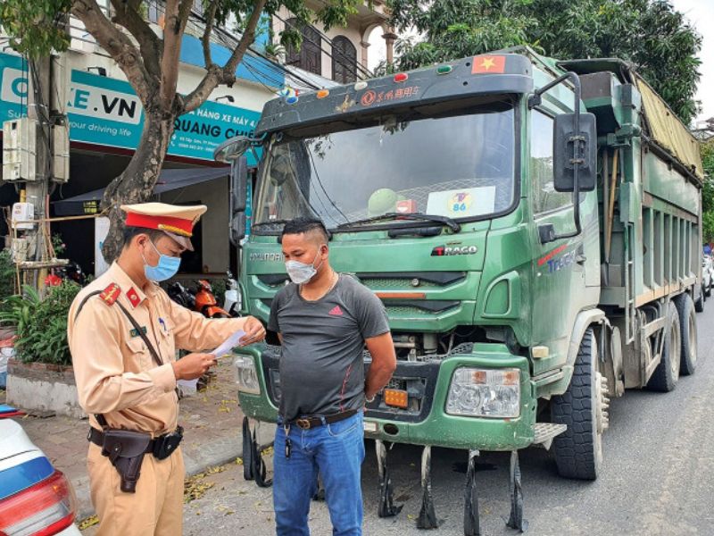 Xe tải được chở bao nhiêu người?