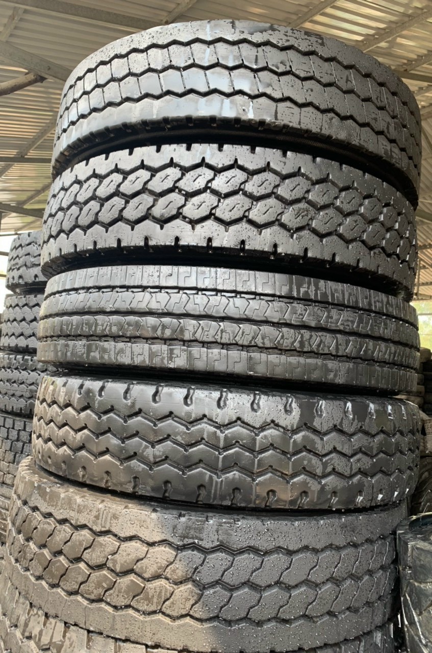 vỏ xe tại cảng vũng tàu