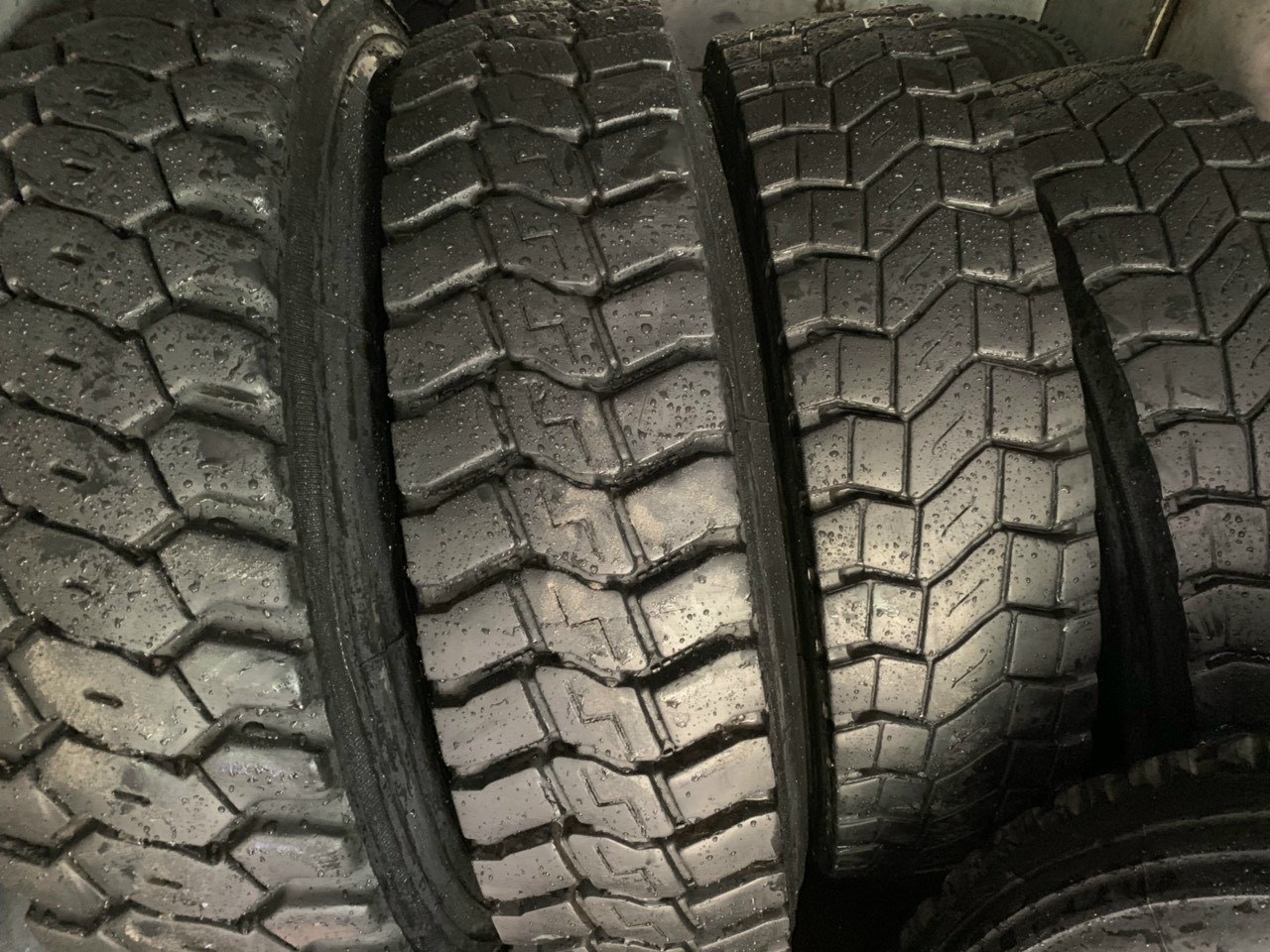 lốp dán chạy công trình