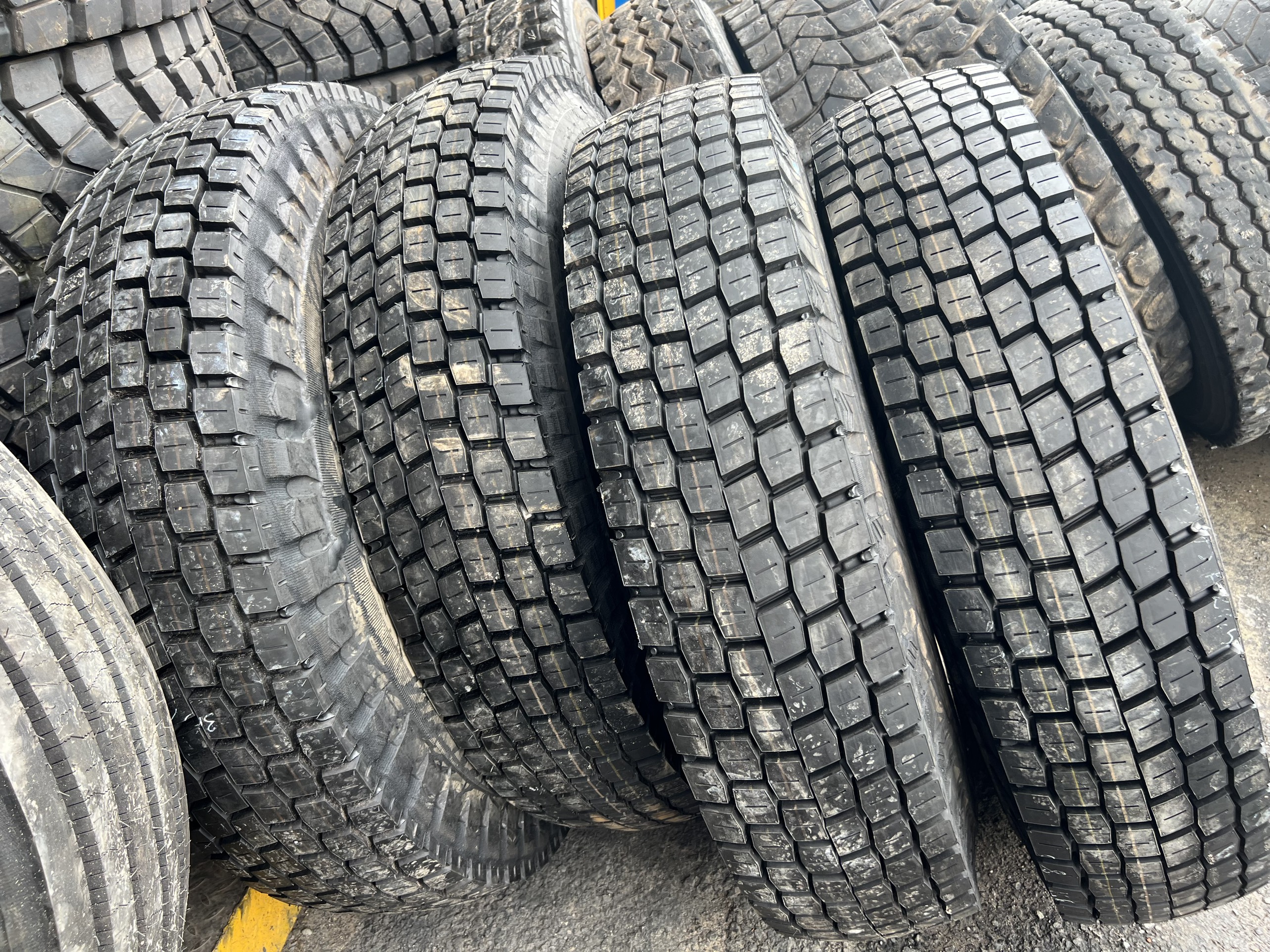 lốp dán xe tải giá rẻ