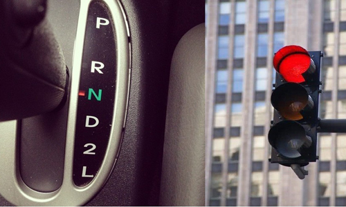 Vì sao không nên chuyển về số N khi xe đang di chuyển