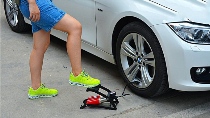 bơm lốp dự phòng cơ