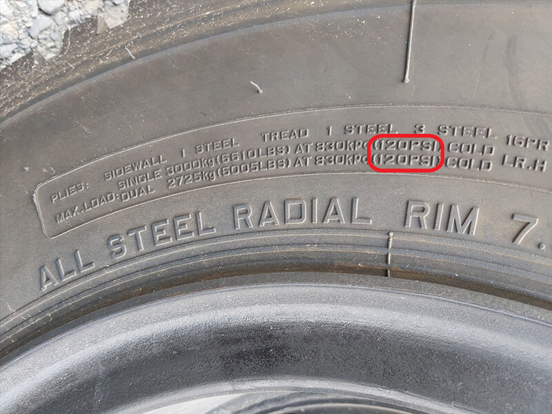 Lốp xe tải nên bơm bao nhiêu Kg?