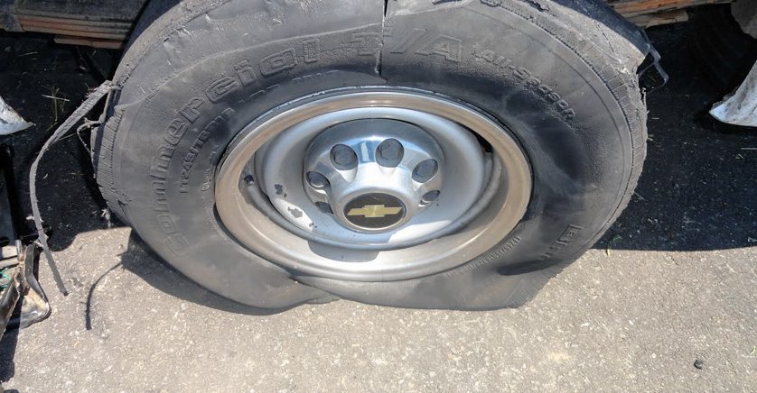 sử lý nổ lốp xe trên đường