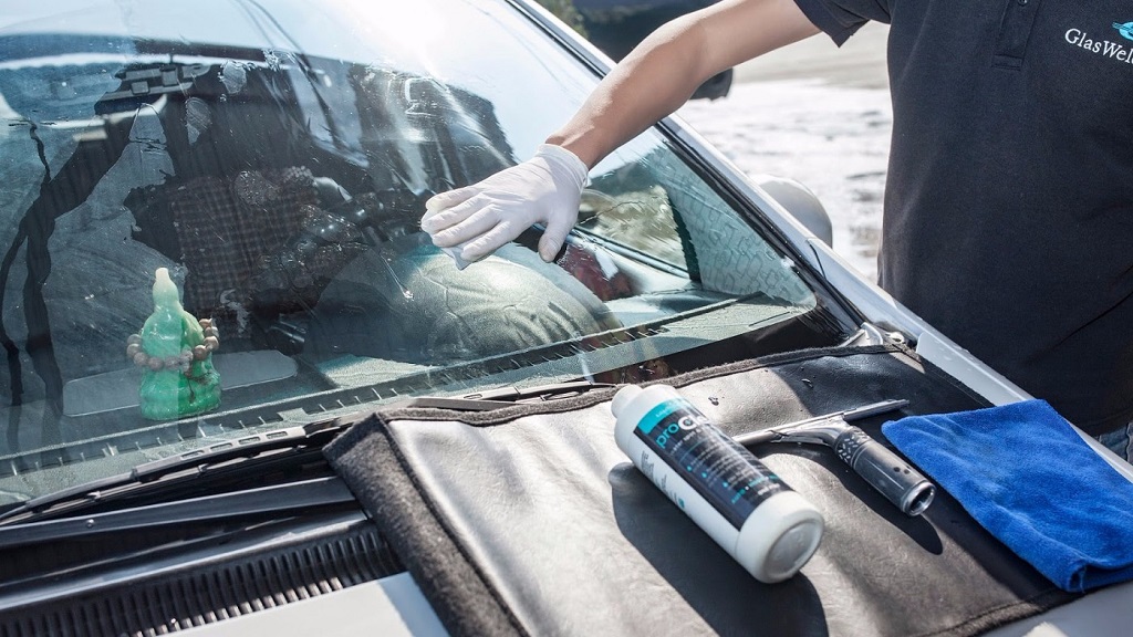 Kinh nghiệm bảo dưỡng kính chắn gió nên biết