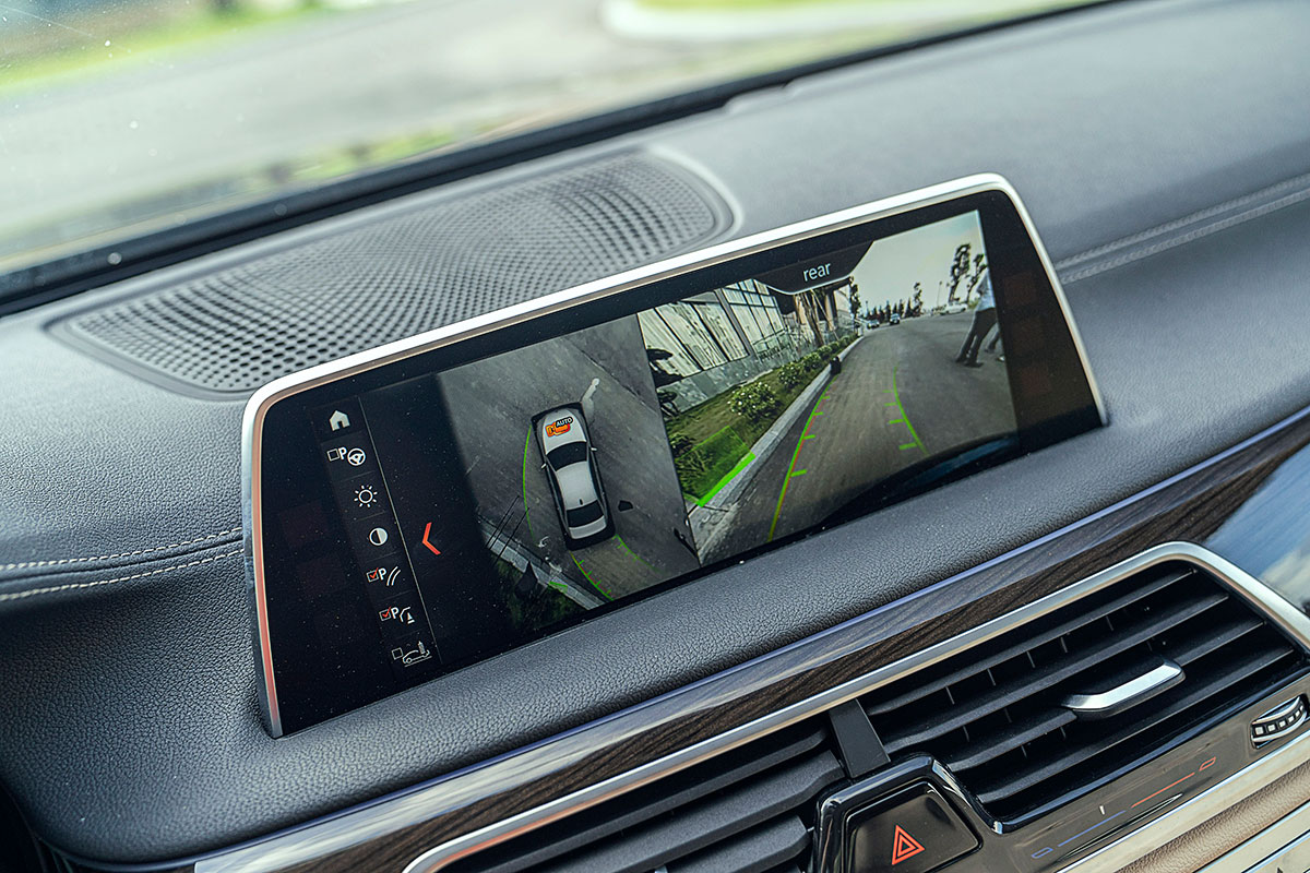 có nên lắp camera lùi không