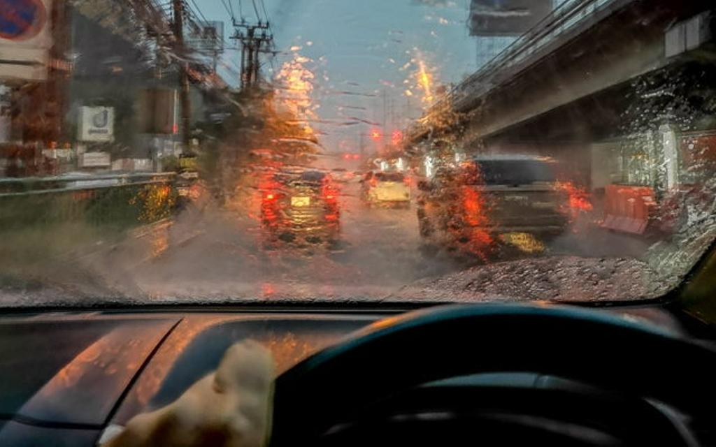 Dấu hiệu cảnh báo đã đến lúc cần thay cần gạt mưa ô tô