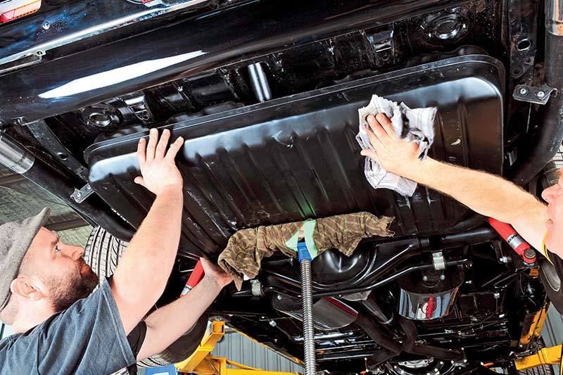 Xử lý như thế nào khi đổ nhầm nhiên liệu cho xe