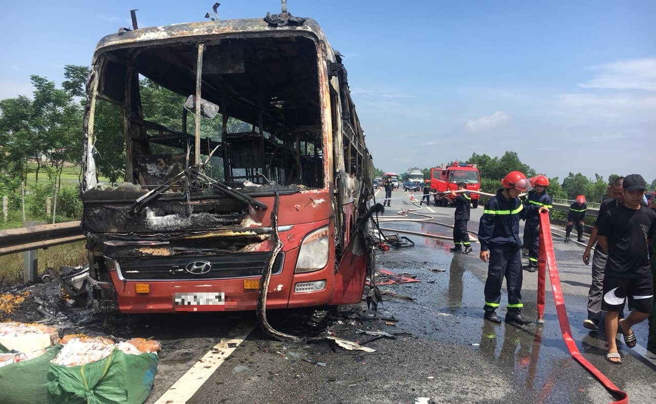 xe ô tô bốc cháy